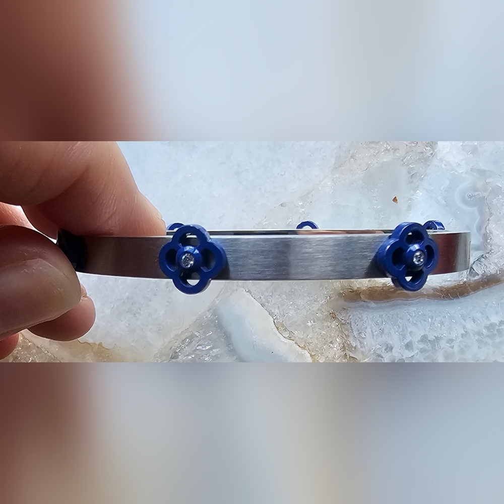 Henri Bendel Blue Clover Bangle Bracelet – Crystal Accent